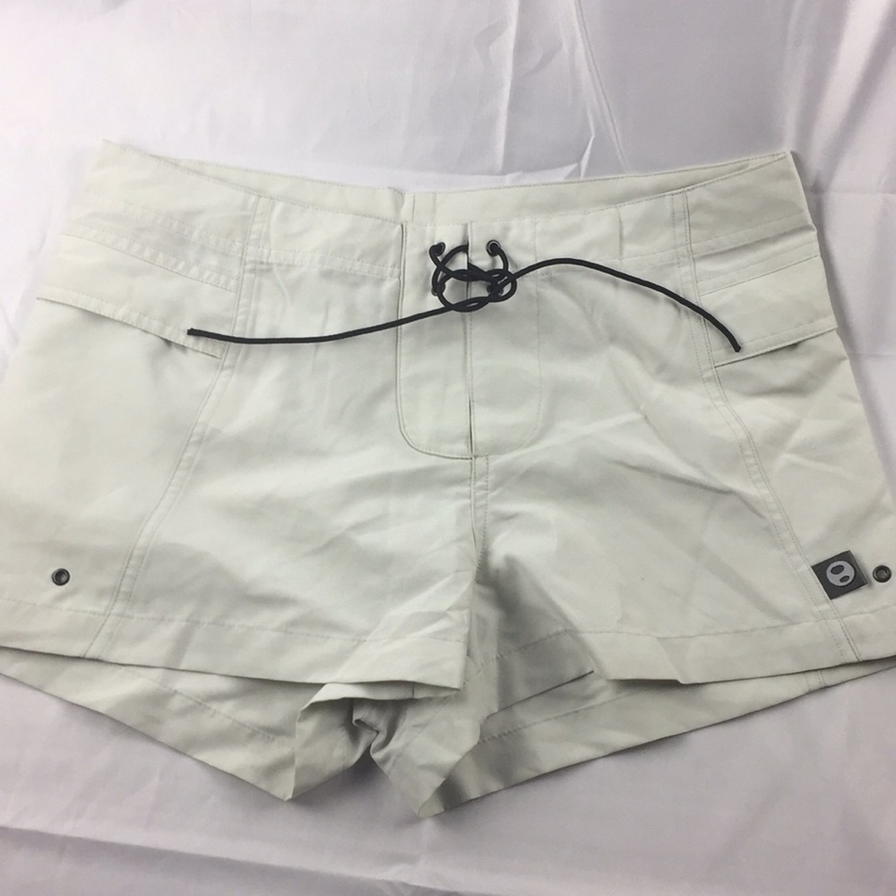 Ground shorts size medium B4